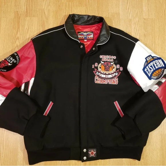 Chicago Bulls varsity jacket. The sleeves and,lettering,patches are all leather - Picture 1 of 9